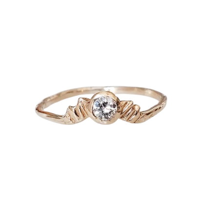 Star Radiance Ring 14k Yellow Gold w/Diamond Size 7