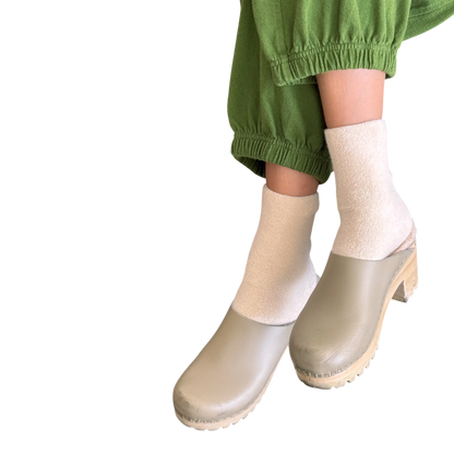 Cloud Socks in Ecru